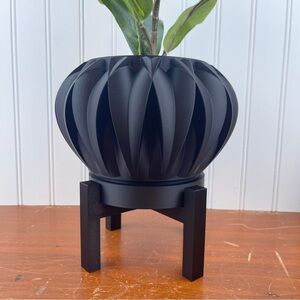 Halden Planter Pot, Indoor Planter w/ Drainage Hole and Drip Tray